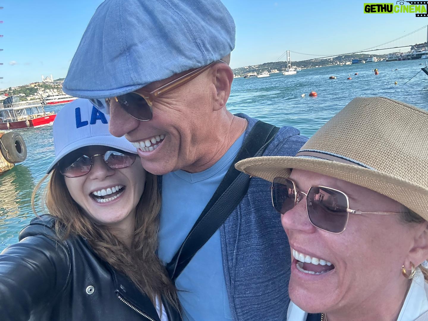 Damla Sönmez Instagram - My dear ones were in Istanbul. A week full of joy, love, beauty and laughter! 🥰🌹🧿 miss you already! ❤️