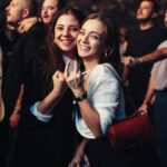 Damla Sönmez Instagram – Önce aslında sadece tırnağımın kırıldığını gösteriyordum. Sonra bunu eğlenceli bulmuşuz. Böyle 126 kare var shshsh 🙃

At first I was just showing her that I had broken a nail… then I guess we found it to be so funny that there are -like- 126 photos of us posing like this. Viva la shadow 🔥🙃