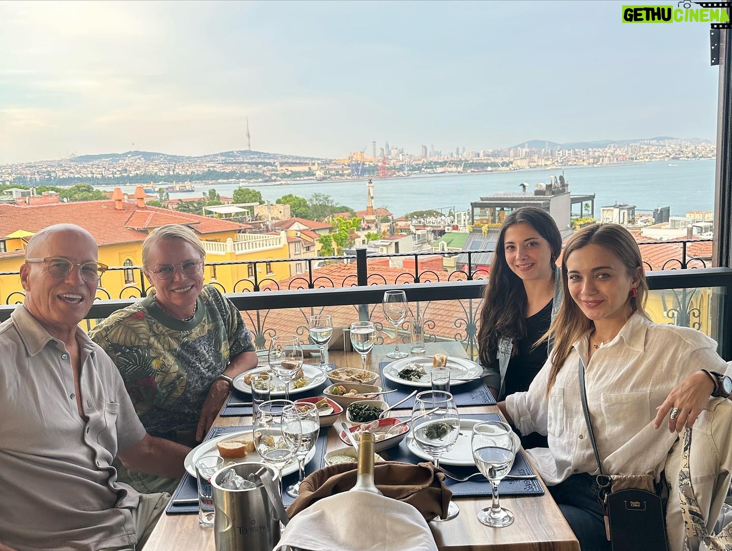 Damla Sönmez Instagram - My dear ones were in Istanbul. A week full of joy, love, beauty and laughter! 🥰🌹🧿 miss you already! ❤️