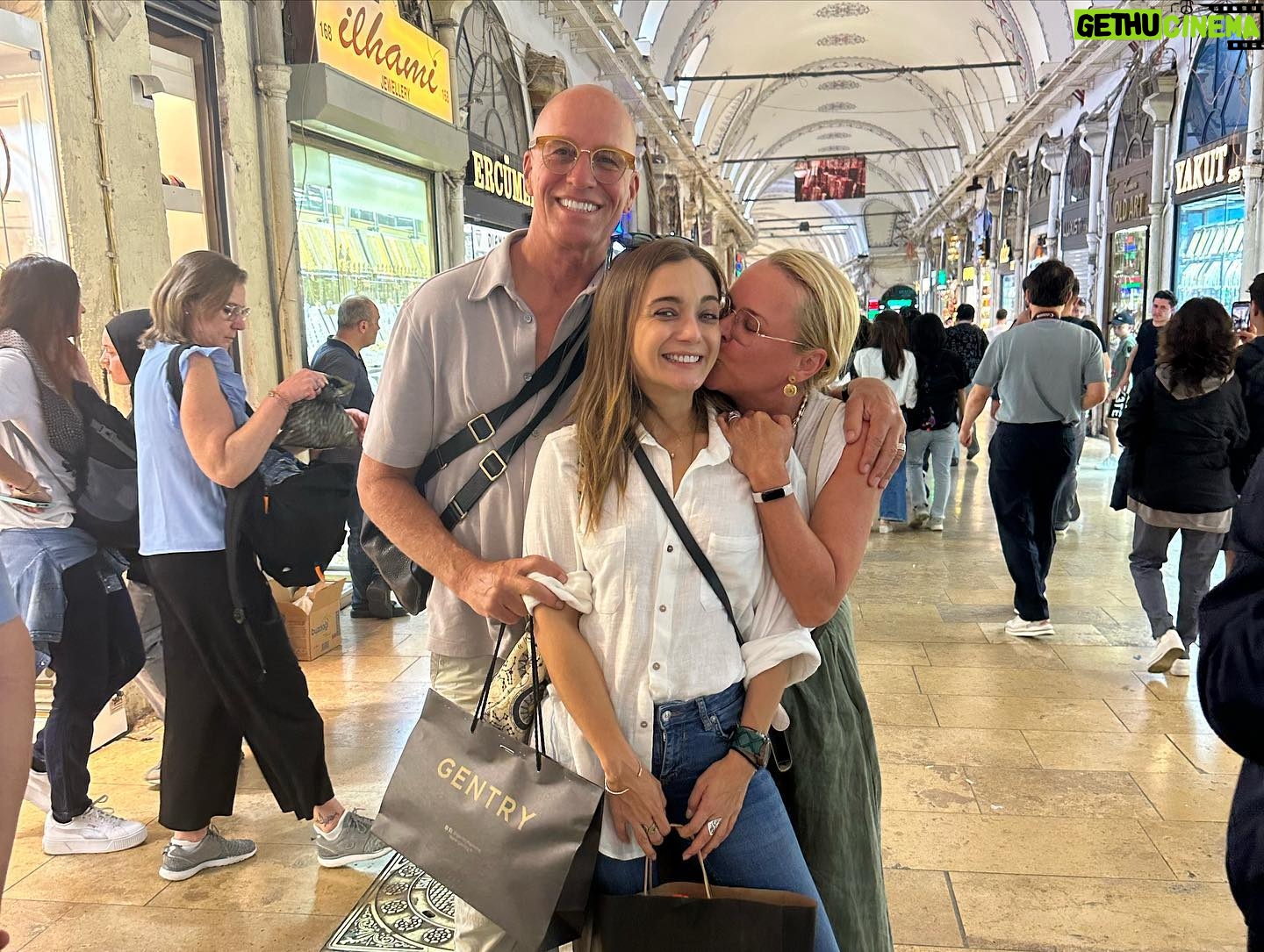 Damla Sönmez Instagram - My dear ones were in Istanbul. A week full of joy, love, beauty and laughter! 🥰🌹🧿 miss you already! ❤️
