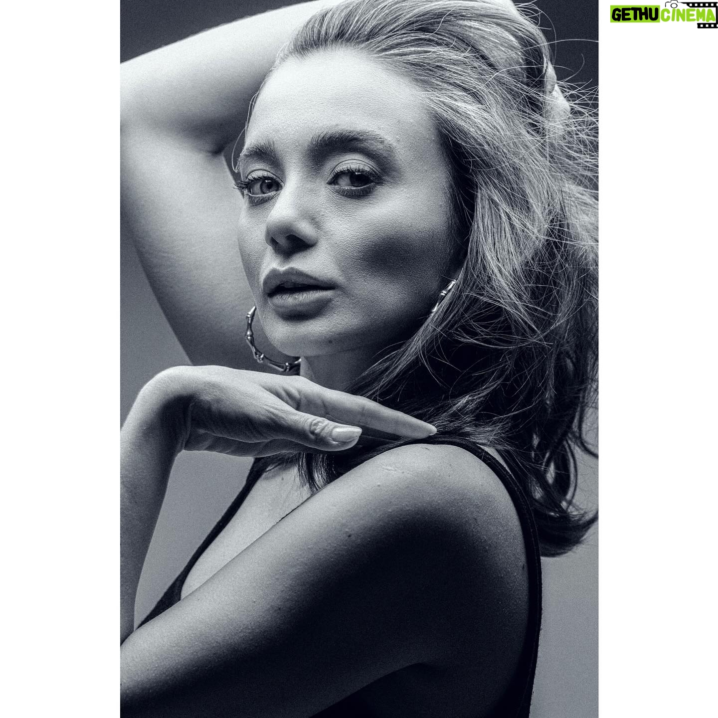 Damla Sönmez Instagram - Swanky yet clement 🪬