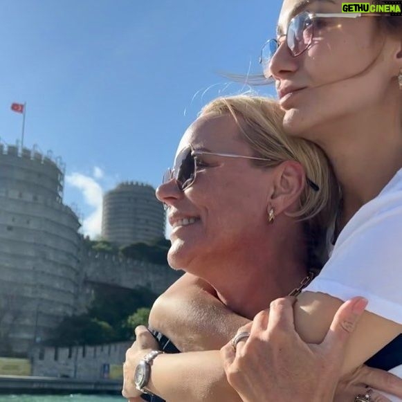 Damla Sönmez Instagram - My dear ones were in Istanbul. A week full of joy, love, beauty and laughter! 🥰🌹🧿 miss you already! ❤️