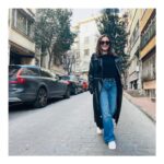 Damla Sönmez Instagram – Caption konusunda sıkıntım var. 🎩 saygılar.