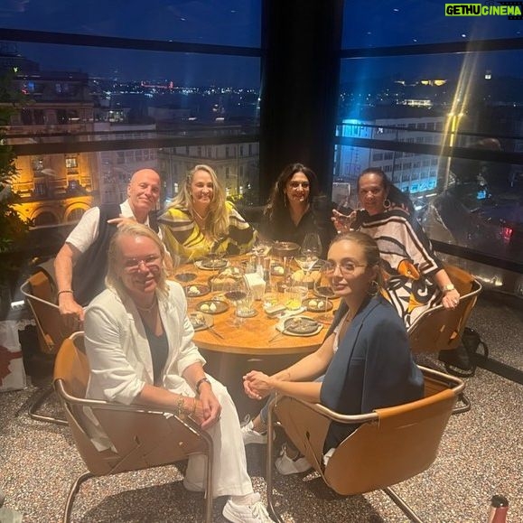 Damla Sönmez Instagram - My dear ones were in Istanbul. A week full of joy, love, beauty and laughter! 🥰🌹🧿 miss you already! ❤️