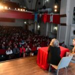 Damla Sönmez Instagram – 1. Tepebaşı Uçan Süpürge Kadın Filmleri Festivali başladı! Muhteşem iki gün geçirdik. @ucansupurgevakfi @halimeucansupurge  @tepebasibeltr @dtahmetatac ve @tepebasisagliklikent e bu dönemde böyle bir girişimde bulundukları ve bu başlangıca beni de dahil ettikleri için çok teşekkür ederim🌹🌞 Sanat, sinema insanın kendisini, karşısındakini daha iyi anlamasının en keyifli aracı. Bu tip festivaller ülkemiz için çok önemli. Dün şahane bir açılış töreni ardından festival başladı. Bugün Sibel filminin gösterimini ve sonrasında söyleşisini gerçekleştirdik. Katılan tüm seyircimize teşekkürlerimi ve sevgilerimi sunuyorum 🤍 şahaneydiniz. Film gösterimleri ve söyleşiler Zübeyde Hanım Kültür Merkezi ve Özdilek Kültür ve Sanat Merkezi’nde devam ediyor. 
Festival rengarenk ve uzun ömürlü olsun 🎉🧿