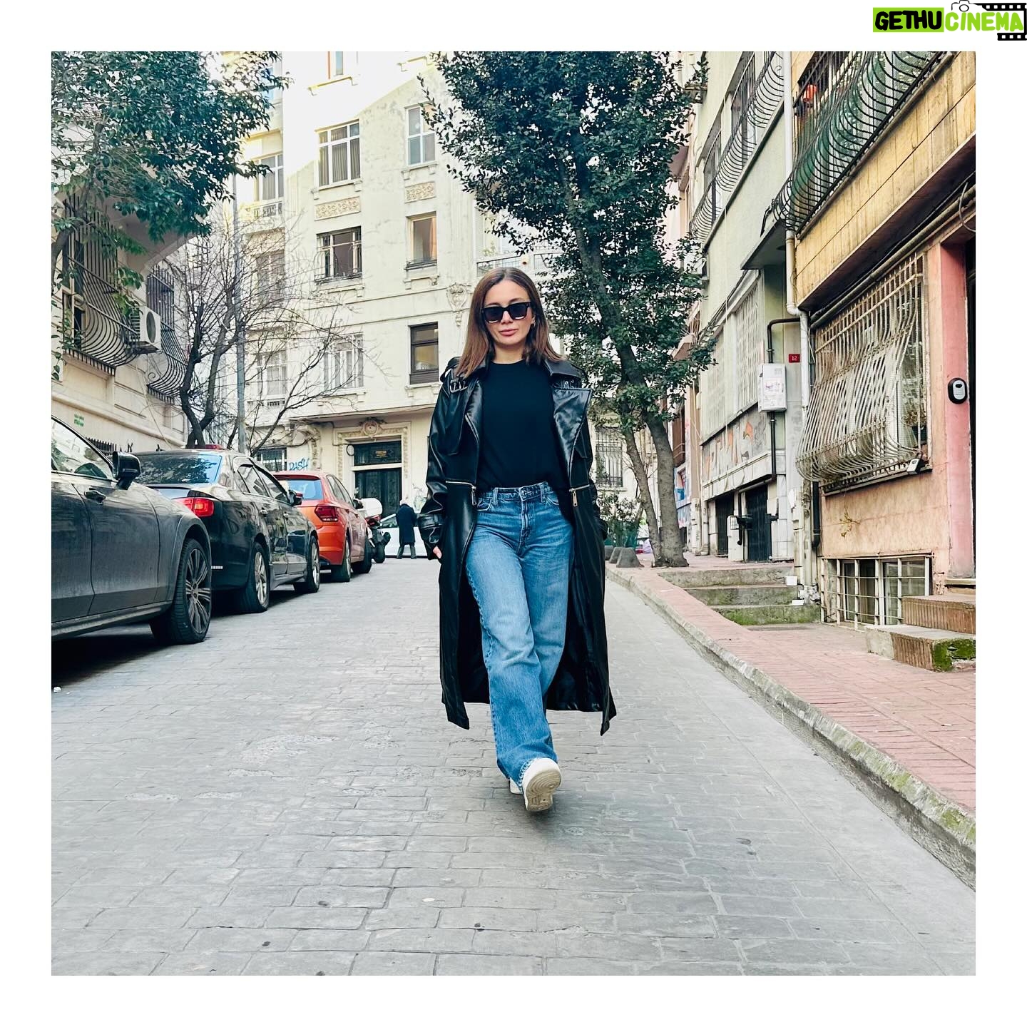 Damla Sönmez Instagram - Caption konusunda sıkıntım var. 🎩 saygılar.