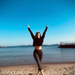 Damla Sönmez Instagram – Yansımalarınız şefkatli, derine yolculuklarınız eşlikli, neşeniz kalabalık olsun.
Mutlu bayramlar! 🤍🧿🎈