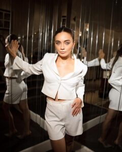 Damla Sönmez Instagram - Made some magic the other night 🪬 w. @bolandymoda and @hassanzadeh_jewelry partnerindream @plan2h