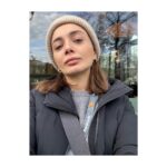 Damla Sönmez Instagram - A bit of good old Berlin(read it with an ê), some good old friends, a lot of walking, cooking at the market, plotting to tear down our inner walls… And most importantly, back to my old posting habits… but posting at 1am 🙃 you still don’t know how to D! El ne karışır? 🥂 Good night to all 💙 luv ya!