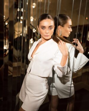 Damla Sönmez Instagram - Made some magic the other night 🪬
w. @bolandymoda 
and @hassanzadeh_jewelry 
partnerindream @plan2h
