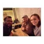 Damla Sönmez Instagram – A bit of good old Berlin(read it with an ê), some good old friends, a lot of walking, cooking at the market, plotting to tear down our inner walls…

And most importantly, back to my old posting habits… but posting at 1am 🙃 you still don’t know how to D!
El ne karışır? 🥂
Good night to all 💙 luv ya!