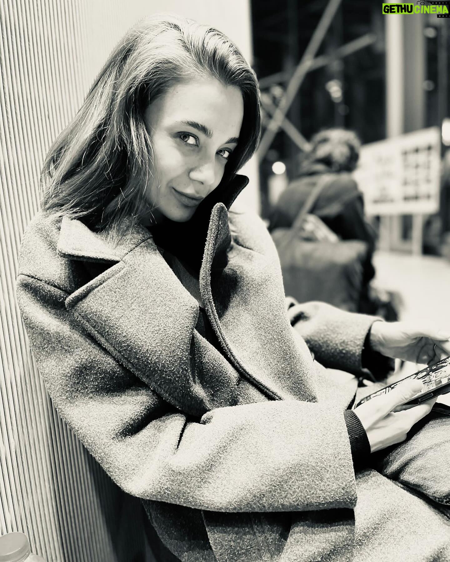Damla Sönmez Instagram - G’ night and g’ luck 🎱 📷: @denizinblue