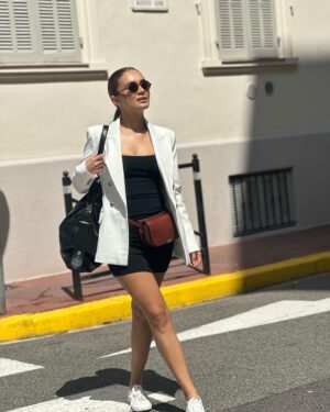 Damla Sönmez Instagram - 2 days and a Cannes. 🍒 #yakınzamantebetesi #kibugünperşbiledeğil