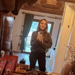 Damla Sönmez Instagram – -seninle telde konuşurken foto çekinemem mi sandın?
-yo, niye saniym?
-hı, ben de onu diyorum niye sanasın. 
📞: @caglasubakdur 🖤