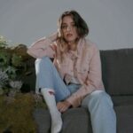 Damlasu İkizoğlu Instagram – Sürdürülebilir modanın hedefleriyle doğaya, gezegenimize, toprağa olan zararın azaltılması mümkün. Böyle bir farkındalık oluşması oldukça iyileştirici bir adım. Modayı doğayla bir bütün halinde düşünmeyi başardığımız noktada daha temiz bir çevre ve sürdürülebilir bir yaşam imkanımız olacak. Burada da tüm iş bize düşüyor. Sizi de bu farkındalığın bir parçası olmaya davet ediyorum 🌿 @basedistanbul x @levis_tr 
#işbirliği