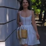 Dana Rogoz Instagram - 145/366 O filmare scurta cu tinuta de ieri, cu care am mers și la Vorbeste Lumea. Sper sa va placa. In alta ordine de idei, mai am 2 lucruri sa va spun: 1. Pe 28 mai jucam "Domnisoara Iulia" la Teatrul Țăndărică de la ora 20:00 și gasiti încă multe bilete pe tomtix.ro, mystage.ro și eventbook.ro. Am pus și un link in bio, sa va usurez treaba. 2. Susan Miller e o mincinoasa. Mi-a zis ca balantele castiga luna aceasta sume de bani nemaivazute, ca cică efectiv cum întorc capul - jbang incasez niște bani. Si ce sa vezi, in realitate ies bani din cont cu renovarile si aniversarile si vacanțele și scolilele... ca acus ma apuca panica.