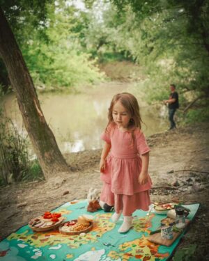 Dana Rogoz Instagram - Alte fotografii de ieri, din prima parte a zilei, cand am găsit un loc perfect pentru picnic, pe malul apei.