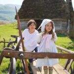 Dana Rogoz Instagram - 126/366 Hristos a Inviat! Fotografiile sunt chiar din aceasta dimineata, prima zi de Paste, intr-unul dintre cele mai frumoase locuri vizitate vreodata la noi in tara - Panorama Salciua. Promit sa revin cu mai multe fotografii. Drumul continua! #Paste2024 #apuseni #LiaBucuria #perfectumeu #iubireinfinita