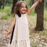 Dana Rogoz Instagram - 147/366 Dupa cum probabil știți deja, pentru copiii mei tot ce contează în viata sunt "iubirea, familia și weekendul". Asa ca weekendul acesta le-a fost integral dedicat. Sâmbăta am sarbatorit-o pe Lia cu colegii ei, iar ieri am mers toti 4 la musicalul "Matilda", care ne-a impresionat foarte tare. Deși nu ne făceam sperante, Lia a stat si a aplaudat si a fost foarte implicata in poveste in toate cele 3 ore de spectacol. A avut asa un impact asupra copiilor mei, caci azi de dimineața tot despre Matilda vorbeam. Felicitări încă o data echipei! Fotografiile pe care le vedeti si pe care le ador sunt facute in ultimul weekend de dinainte ca Lia sa implineasca 4 ani, in Pădurea Troianu. Sunt curioasa sa stiu care e preferata voastra? ##iubireafamiliaweekendul