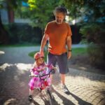 Dana Rogoz Instagram - 142/366 O tinem intr-o sarbatoare! Ieri i-am urat din nou "La Mulți Ani", caci frățiorul ei i-a ales și numele Elena. Si tot ieri s-a suit pentru prima oara pe o bicicleta cu pedale, dar fără roti ajutătoare. Ma uitam mandra la Radu cum invata al treilea copil sa meargă pe bicicleta...
