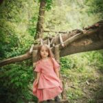 Dana Rogoz Instagram – Alte fotografii de ieri, din prima parte a zilei, cand am găsit un loc perfect pentru picnic, pe malul apei.