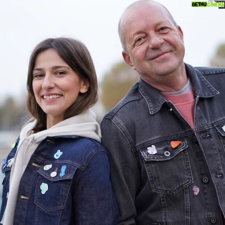 Dana Rogoz Instagram - Am mare nevoie de ajutorul vostru, sa facem auzita cat mai departe in social media aceasta invitatie la teatru, pe ultima suta de metri. Caci in seara aceasta, de la ora 20:00, noi ne deschidem sufletele si le lasam asa, la vedere, sa ni le judece spectatorii, in spectacolul "Proof" regia Andrei si Andreea Grosu. Niste nebuni, ce mai! Spectacolul se va juca - pentru prima oara in viata lui - la Teatrul Țăndărică, fiind o ocazie cu totul speciala sa il vedeți sau revedeți. Sunt spectatori care l-au văzut și de 8 ori! În curând ne vor putea sufla și textul, dacă ne-am incurca 😀 Veniti și voi? Bilete gasiti pe tomtix.ro, mystage.ro și eventbook.ro. P.S. În cazul în care vreți sa sarbatoriti intr-un mod aparte Sfintii Constantin și Elena, asta e calea! Faceti-va acest cadou și va promitem ca o sa va atingă povestea noastră.
