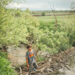 Dana Rogoz Instagram - 123/366 10 fotografii de ieri, cand am părăsit Viscri și ne-am îndreptat spre Biertan. Dar nu înainte de a mai da o data la peste. Si nu inainte de a i se mai sui o data Lia în cap lui Radu. Si nu înainte de a mai manca o data la doamna Vio de la Viscri 125. Asa de draga îmi e deja aceasta vacanta! Am văzut ca mulți ma întrebați care e traseul sau de unde vom lua lumina. Răspunsul e ca nu știm, nu avem un plan anume. Deci, asteptam sugestii!