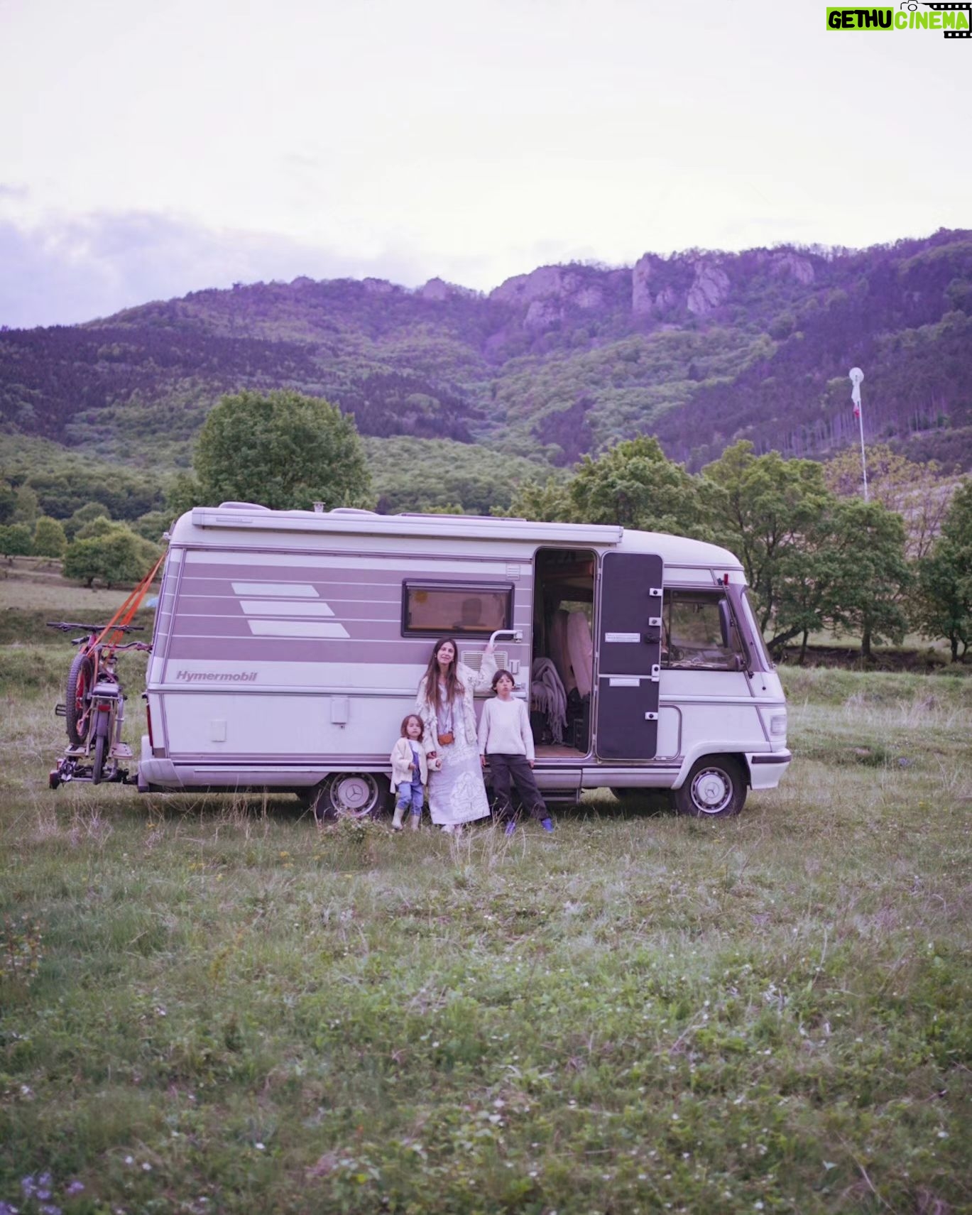 Dana Rogoz Instagram - Și cam asa ne sunt noptile in #autorulota.