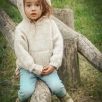 Dana Rogoz Instagram - 123/366 10 fotografii de ieri, cand am părăsit Viscri și ne-am îndreptat spre Biertan. Dar nu înainte de a mai da o data la peste. Si nu inainte de a i se mai sui o data Lia în cap lui Radu. Si nu înainte de a mai manca o data la doamna Vio de la Viscri 125. Asa de draga îmi e deja aceasta vacanta! Am văzut ca mulți ma întrebați care e traseul sau de unde vom lua lumina. Răspunsul e ca nu știm, nu avem un plan anume. Deci, asteptam sugestii!