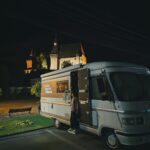 Dana Rogoz Instagram - Am plecat din Viscri, iar in noaptea aceasta dormim în Biertan. Priveliștea de pe fereastra autorulotei este asa de frumoasa, încât nici nu imi vine sa adorm. Parca as mai privi-o puțin, în timp ce copiii dorm buștean lângă mine.