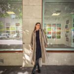 Dana Rogoz Instagram – 130/366 Cel mai frumos moment al zilei de ieri a fost sa mergem cu toții la expoziția de pictura și desen “Labirint” de la Mobius Gallery, unde sunt expuse lucrările micilor artiști de la scoala lui Vlad, adică Liceul International Ioanid. Uitati-va câta emotie și cata bucurie au incaput în ochii lui Vlad, in timp ce își prezenta lucrarea! Puteți vizita și voi aceasta expoziție, aflata chiar în Piață Amzei din București. Si va recomand din tot sufletul sa o faceți alături de copiii voștri. În felul acesta chiar cred ca putem creste o generație de viitori adulți care vor avea avea mai mult respect pentru arta, dar și spiritul deja educat in a o primi in viata lor. Plus ca tema aleasa – Labirint – e una extrem de libera, de creativa, de ofertanta, asadar poate naste discutii si interpretari foarte interesante, pe baza lucrarilor expuse.