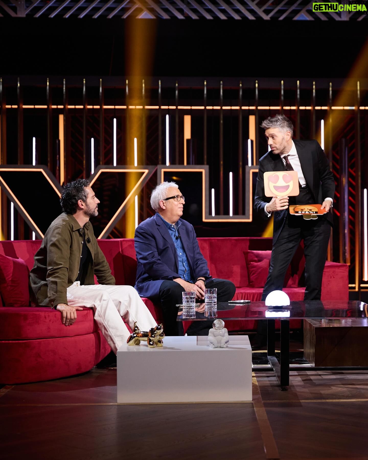 Dani Martínez Instagram - HOY, a las 22:50 en CUATRO, con Paco León, Leo Harlem e Hiba Abouk. ¡Martínez y Hermanos!