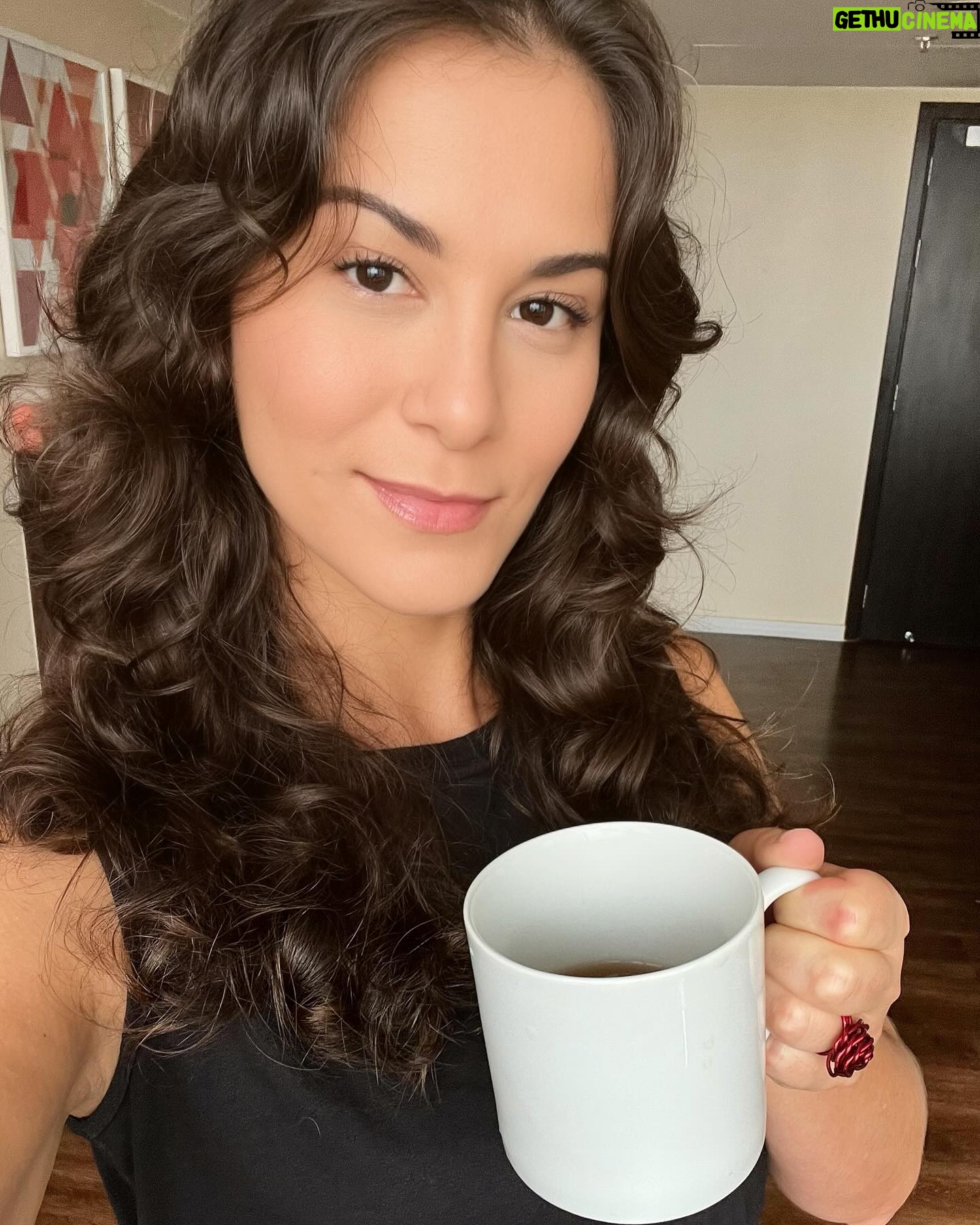 Dani Moreno Instagram - Me, my tea and I Tudo bem por aí? Boa semana!!