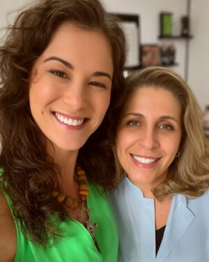 Dani Moreno Instagram - A @dravivianesortega é a dona do meu sorriso desde 2011 aqui em SP. Obrigada por tanto carinho e cuidado comigo e com os meus, Vivi!!! 💛
#saudebucal #dentista #dentistasp #sorriso