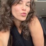 Dani Moreno Instagram - Eu sou apaixonada por marcas que conseguem aliar comércio justo, sustentabilidade e veganismo. Por isso eu vim aqui te apresentar a @slouloficial 💛 #sloul #veganismo #modavegana #sustetabilidade #comerciojusto #tenisvegano #bolsavegana