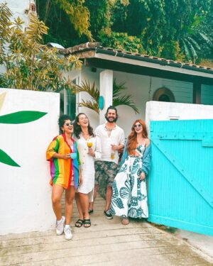 Dani Moreno Instagram - Se isso não é felicidade, não sei o que é!

Domingo goixtosin no vegano mais charmoso do Rio!
@pura.rio