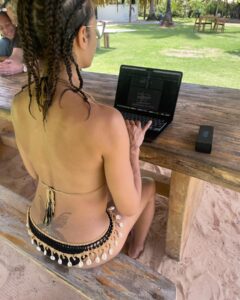 Dania Ramírez Instagram - Tomando este minuto para celebrar mis bendiciones y lo bueno de esta vida! Escribiendo creando algo lindo y único. Todo lo hago por ti! En familia se vive mejor! Taking this weekend to celebrate my blessings and the best of life. I do it all for you. To live for my family is better! #namaste lo que viene es 🔥 what is coming is 🔥! #namaste #dale #creativeliving missing my #bizhubs @jeffmorrone #tusabesporqué #mypainismystrength #midoloresmifuerza Bikini by @castawayslife.com.au