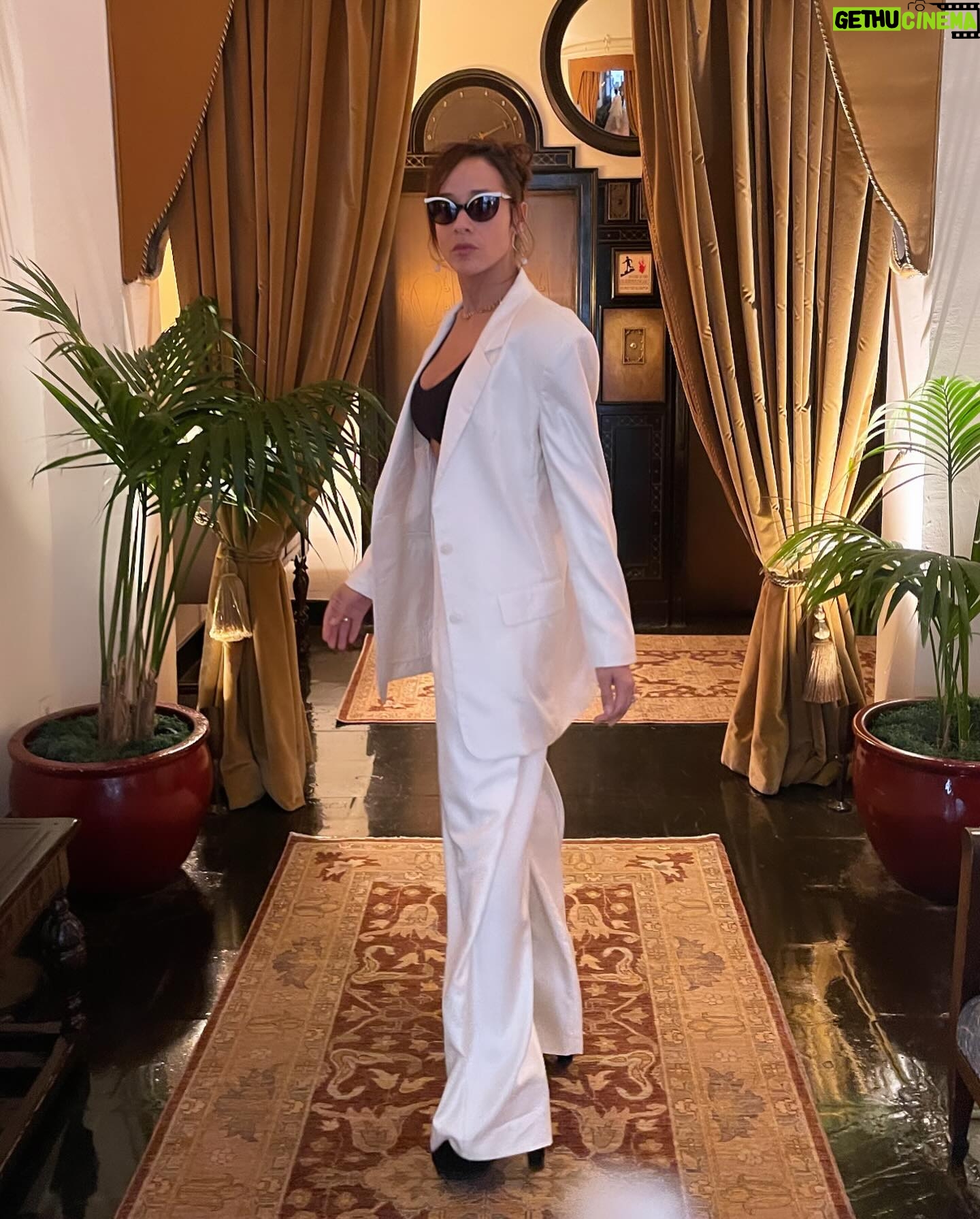 Dania Ramírez Instagram - Doctoring up this meeting… #beastmode #fashion #namaste Suit @ronnykobo Shoes @prada #VintageSunglasses Styled by @galaxiab
