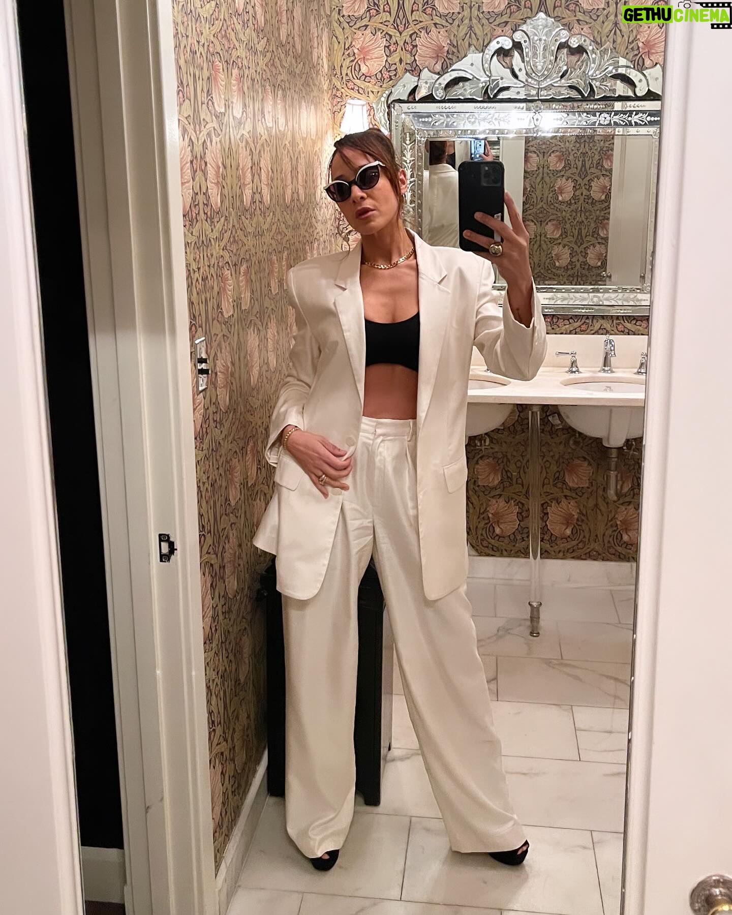 Dania Ramírez Instagram - Doctoring up this meeting… #beastmode #fashion #namaste Suit @ronnykobo Shoes @prada #VintageSunglasses Styled by @galaxiab