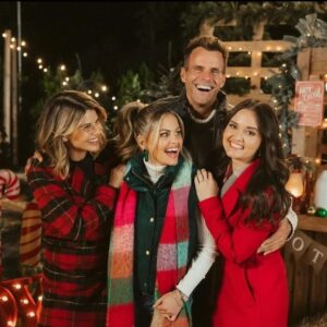 Danica McKellar Instagram - Had such a wonderful time with this beautiful group of humans last month! So grateful for my @greatamericanfamily family and for the powerhouse mastermind of the magical, Christmassy evening, @candacecbure ! 🎄🎬❤️🌟
.
.
Also very grateful that my new Christmas movie #ARoyalDateforChristmas airs soon - Saturday Nov 25th 8pmET on @gactv ! And I'll be live tweeting - hope to see you there! 🎄🎬❤️👑
.
.
Tell me... now that Halloween has well passed...have you started decorating for Christmas?? 🎄❤️☃️
.
.
#GreatAmericanChristmas #GreatAmericanFamily #saginterimagreement 🙏