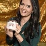 Danica McKellar Instagram - Which photo is your favorite? I'm partial to the candy canes. 🥰🎄 . . Thank you to @thats4ent And @people for the exclusive, capturing some of the magic from this amazing #ChristmasCon weekend! I'll be posting a bunch of shots of reunions with friends and incredible fan encounters soon! ☃️❤️🎁 . . 📸 by @presleyannphoto @shutterstock @thats4ent #shutterstock #christmas