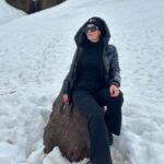 Daniela Aránguiz Instagram - Hoy una vez más mi corazón se congela y dentro de esa cúpula que hielo solo late para mis hijos , las mujeres somos una raza tan poderosa que aveces sacamos fuerzas de la imaginación sobretodo cuando somos mamás y tocan el corazón de nuestros 🐥