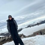 Daniela Aránguiz Instagram - Hoy una vez más mi corazón se congela y dentro de esa cúpula que hielo solo late para mis hijos , las mujeres somos una raza tan poderosa que aveces sacamos fuerzas de la imaginación sobretodo cuando somos mamás y tocan el corazón de nuestros 🐥