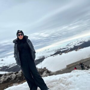 Daniela Aránguiz Instagram - Hoy una vez más mi corazón se congela y dentro de esa cúpula que hielo solo late para mis hijos , las mujeres somos una raza tan poderosa que aveces sacamos fuerzas de la imaginación sobretodo cuando somos mamás y tocan el corazón de nuestros 🐥