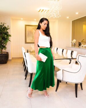 Daniela Aránguiz Instagram - Empezando la semana con todo, les deseo amor 💚💚