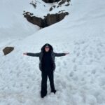 Daniela Aránguiz Instagram - Hoy una vez más mi corazón se congela y dentro de esa cúpula que hielo solo late para mis hijos , las mujeres somos una raza tan poderosa que aveces sacamos fuerzas de la imaginación sobretodo cuando somos mamás y tocan el corazón de nuestros 🐥