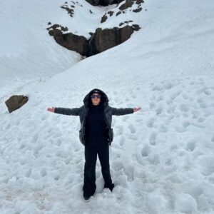 Daniela Aránguiz Instagram - Hoy una vez más mi corazón se congela y dentro de esa cúpula que hielo solo late para mis hijos , las mujeres somos una raza tan poderosa que aveces sacamos fuerzas de la imaginación sobretodo cuando somos mamás y tocan el corazón de nuestros 🐥