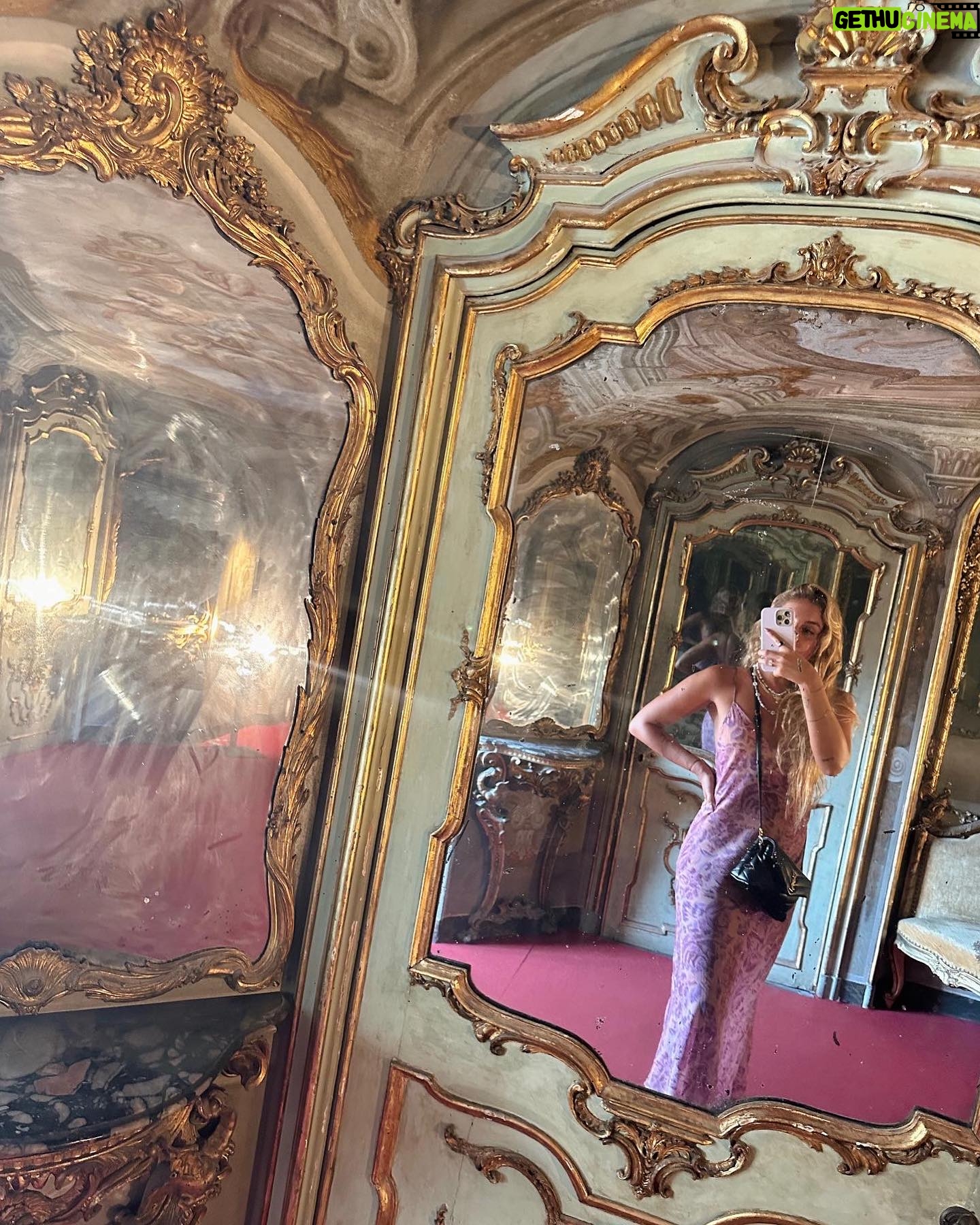 Daniela Castro Instagram - Días en Génova y horas en Portofino 🇮🇹🏖️🙌🏻 // subido por segunda 1. Boccadasse, Génova día 1 2. Piazza de Ferrari 3. Salidita a entrenar 4. Génova un Domingo con 33 grados 5. Catedral san Lorenzzo 6. Portofino 7. Espejos Palazzo Rosso 8. Gelateria 9. Arco della Vittoria 10. 🏖️🏖️🏖️🏖️🏖️
