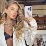 Daniela Castro Instagram – GRWM Para el lanzamiento del Nuevo Bra de la Colección Body By Victoria de @victoriassecretchile 💅🏻👙🌸💘👛
✨Van a amar este bra, es casual, tiene una tecnología de impresión 3D que brinda soporte, forma y comodidad. Debi decir que para mi que tengo poco busto quedó perfecto! Se adhiere increíble a la piel. Lo usé como parte de mi outfit y se ve minimalista y elegante. Amo! 
✨ #vschile #publicidad