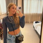 Daniela Castro Instagram - 8 días viajando sola por España 🇪🇸 1. Por las calles de Gijón 2. Solcito en Madrid 3. Jardín Botánico Gijón 4. En mi cafecito fav 5. Outfit día 5 6. Rodaballo con papas cocinado por mi amigo Arturo 7. Outfit dia 2 8. Espuma Rodríguez 9. A lo que se vino. Visitar a mis amigos y conocer a la pequeña L 10. Gran noche de los Fuegos Gijon 2023